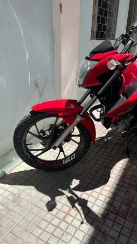 Titan 160 vermelha