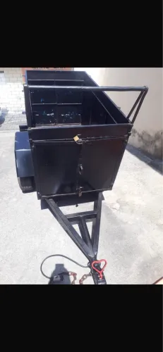 Reboque semi novo!!! Pra vender hj