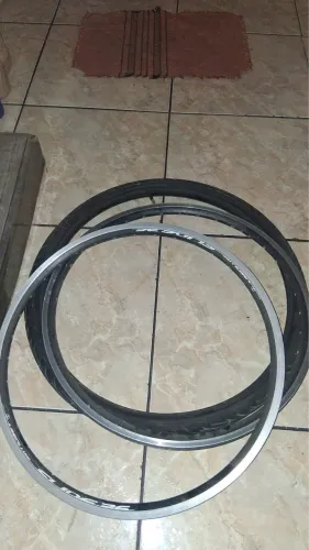 2 calha e é pneu praieiro com câmara de ar