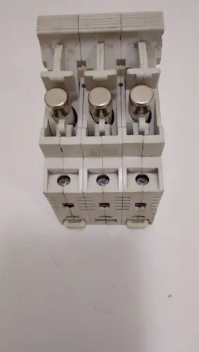 BASE TRIFÁSICA COM FUSÍVEIS SIEMENS DE 25 AMP gG