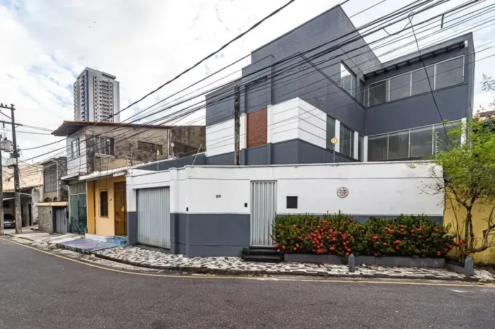Casa c/ 3 Pavimentos - 6/4 - 5 Suites - 274m² - 2 vagas