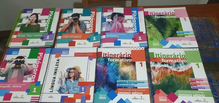 Livros de material didático da Rede Pitágoras - Ensino médio 1
