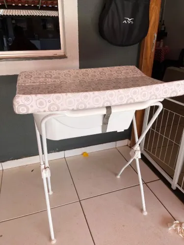 Banheira de bebê com trocador
