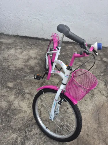 Bicicleta infantil 1 ano pouco usado