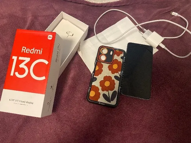 Celular Xiaomi Redmi 13C 8GB RAM/256GB de memória, cor glacier white 