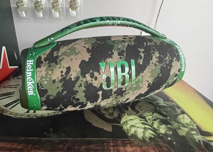 Caixa de som boombox semi nova toda original ainda com bateria ótimo estado