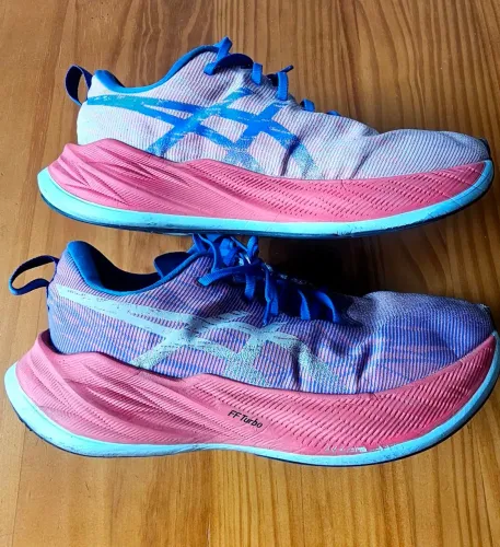 Tênis Asics Superblast tam.43 (leia o anúncio)