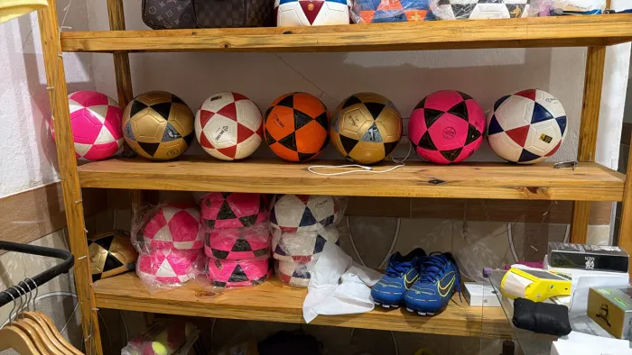 Bola Dalebol futvôlei e fute mesa