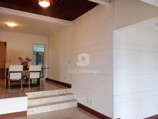 EXCELENTE CASA , E SUITES HIDROMASSAGEM, CONDOMINIO,SALA 3 AMBIENTES