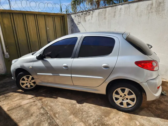 Peugeot 207 XR 1.4 Flex 8V 5P 2012
