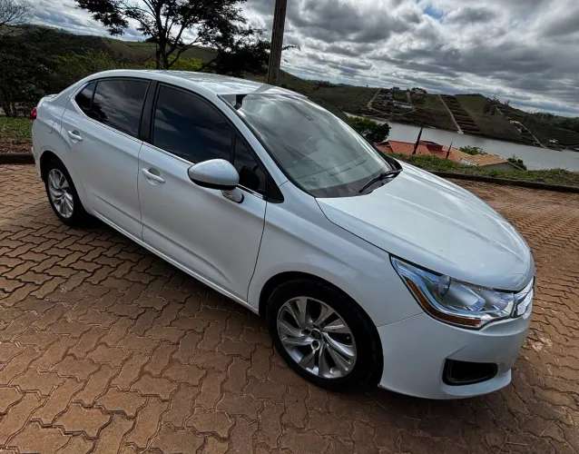 Citroen C4 Lounge Tendance 1.6 Turbo 4P AUT 2015