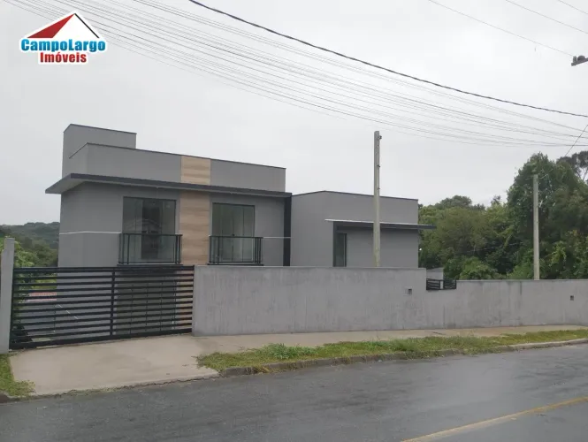 Sobrado à venda no bairro Conjunto Habitacional Monsenhor Francisco Gorski - Campo Largo/P
