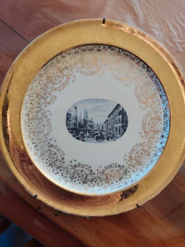 RARÍSSIMO PRATO DECORATIVO COM BORDAS E TRABALHO EM OURO 22 K, EUA ANOS 40, TAYLOR SMITH