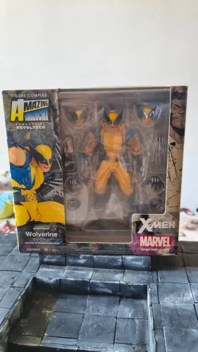 Revoltech Wolverine original LEIA O ANUNCIO