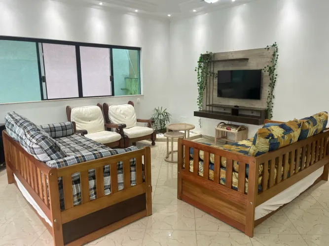 Casa com piscina completa no Guarujá praia da enseada