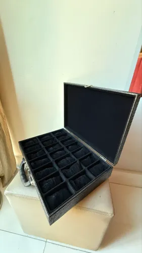 Maleta para 21 relógios em veludo acabamento premium