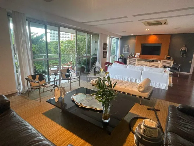 Apartamento espaçoso com 4 quartos e 2 vagas em São Conrado, perto do Fashion Mall