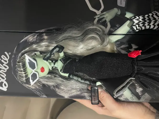 Frank Barbie Skullector doll Original