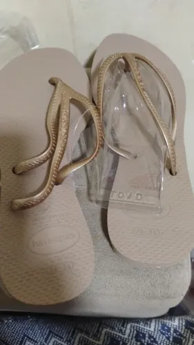 Lote 50 pares de chinelo havaianas tria 3 cores bege, preta tamanho 34