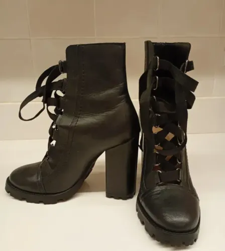 Bota Schultz 37 couro preto 