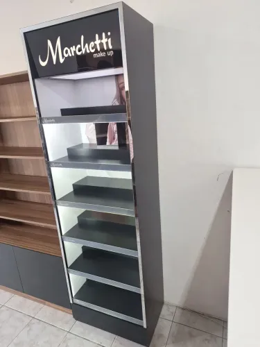Expositor maquiagem prateleira móvel com led Marchetti 