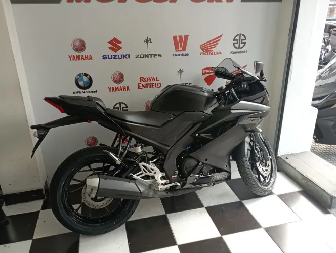 YAMAHA R15