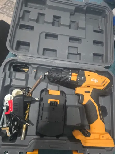parafusadeira furadeira impacto 21v k21 wap + jogo 300 peças