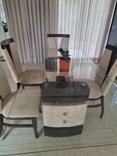 Mesa de vidro de 6 lugares