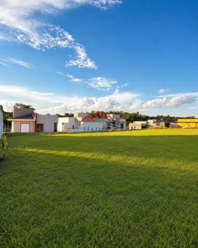 Terreno de 306m² no Condomínio Bella Vittà - Jardim Celeste, Jundiaí-SP: plano, 12m de fre