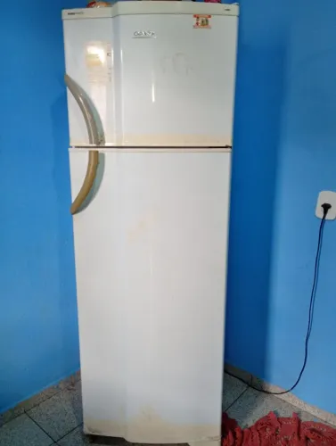 Vende-se geladeira 