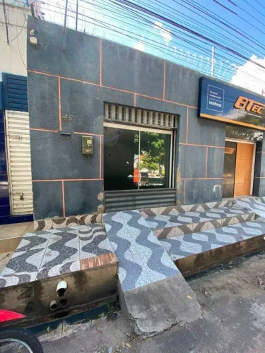 SALA COMERCIAL NO BAIRRO PARQUE PIAUI COM BANHEIRO.