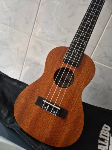 Ukulele Concert Malibu Usado - Excelente Estado | Retirada no Centro de Pelotas
