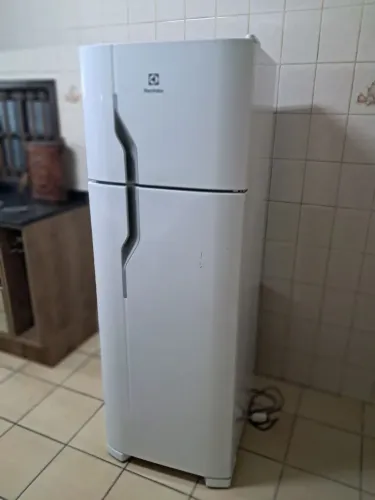 Geladeira Electrolux DC35A 207 litros.<br><br>Capacidade total: 260 litros
