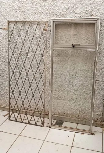 Janela aluminio com grade de ferro