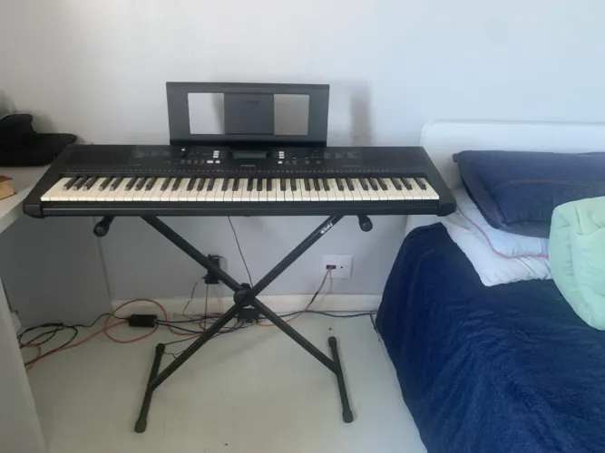Teclado Digital YAMAHA-PSR-EW300 Usado