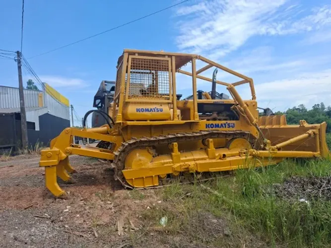 LINHA PESADA TRATOR DE EXTEIRA D65 COM ESCALIFICADOR