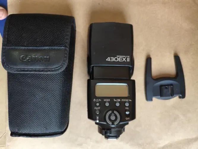 Flash Camera Canon Speedlite 430EX II + Case