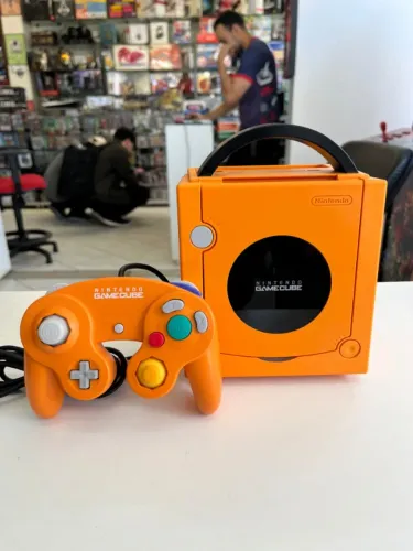 CONSOLE NINTENDO GAMECUBE LARANJA DESBLOQUEADO SEMINOVO - NINTENDO
