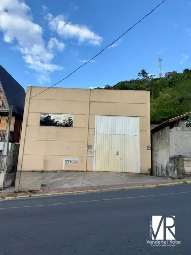 Galpão Comercial de 158m² para Locação em Camboriú-SC, Bairro Tabuleiro