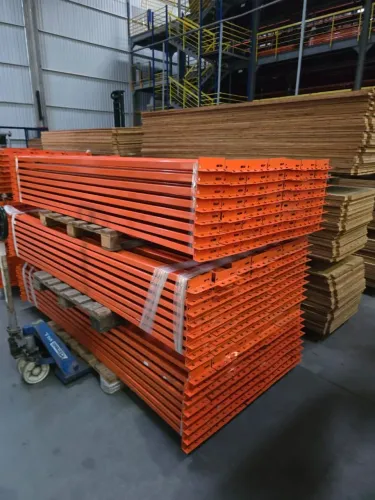 Porta paletes montante 11M Longarina 2.300mm capacidade de 600 kilos por posição