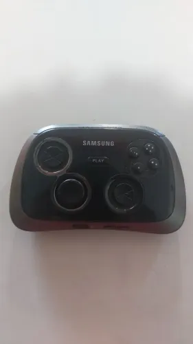 Samsung Smartphone GamePad*, modelo EI-GP20. Controle via Bluetooth, usado 