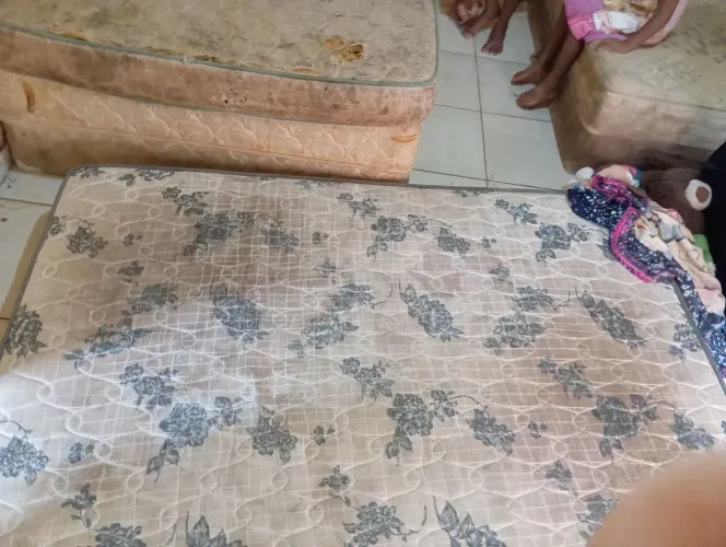 Vende-se colchão de casal