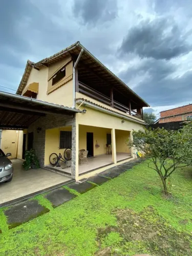 Casa em telha colonial com quintal e 2 quartos