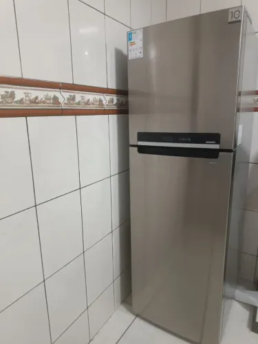 A geladeira Midea inox 425 L( bivolt )valor negociável <br> Bivolt