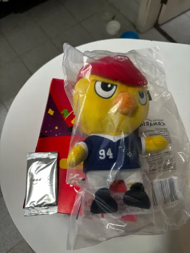 Canarinho Pistola IFood Copa 94 Tetra - pelúcia