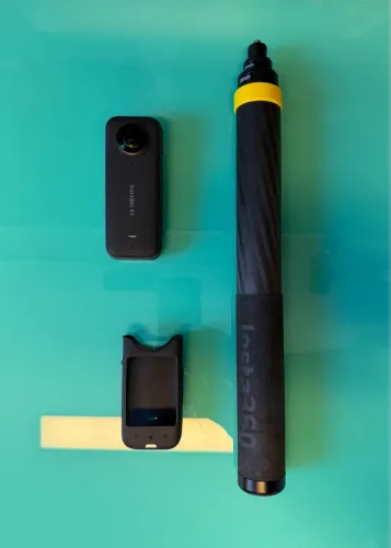 Câmera Insta 360 X3 + Bastão 3m 