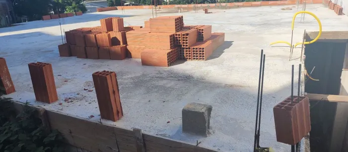 Vendo duas casas geminadas em Serra sede!