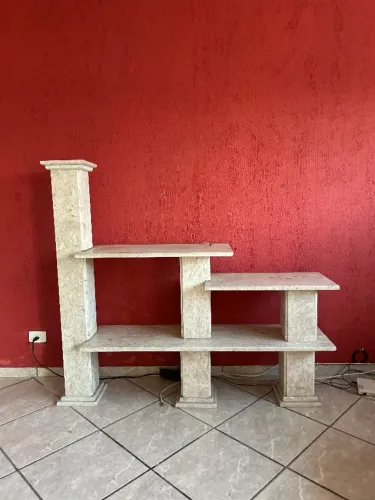 Aparador de mármore travertino