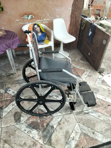Vendo cadeira de rodas