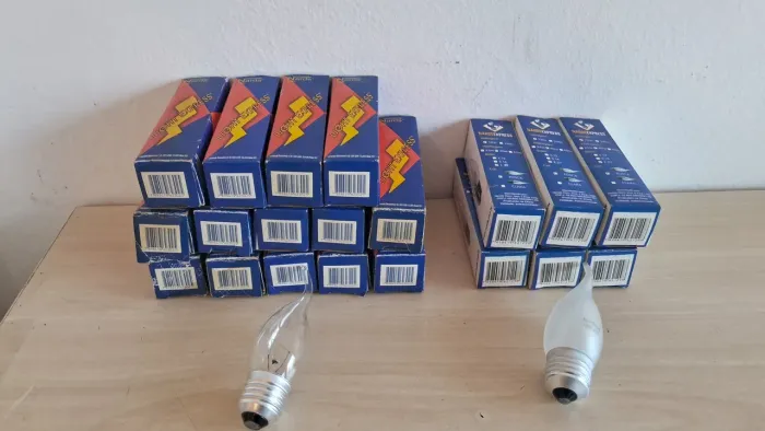 Lote lâmpada vela bico torto transparente 25w 14 pcs e fosca 40w 127v 6 pcs marca Nards